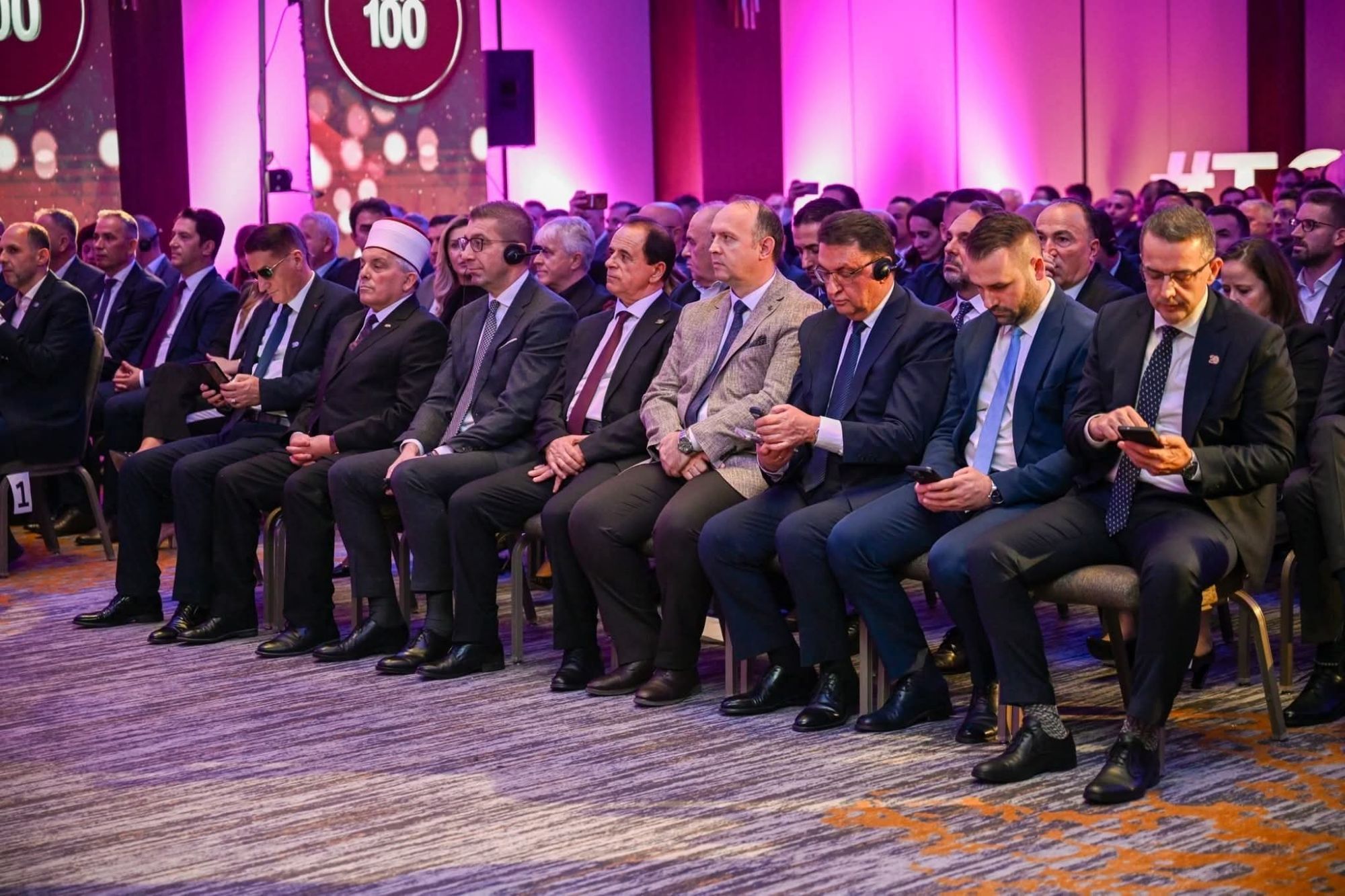 KRYETARI I BASHKËSISË FETARE ISLAME TË RMV SË  REISUL ULEMA H  HFZ  SHAQIR EF  FETAI  MORI PJESË NË EVENTIN  TOP 100 