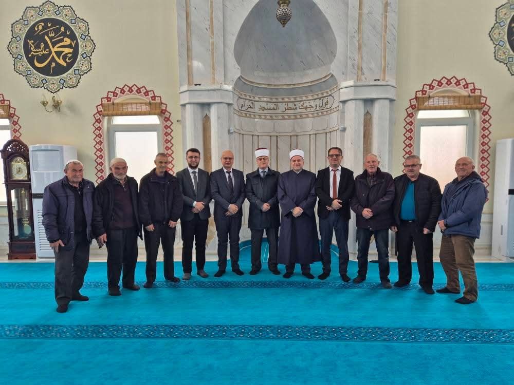 Myftiu i Tetovës Dr  Hfz  Selver ef  Xhemaili viziton xhaminë e fshatit Shemshovë në namazin e xhumasë