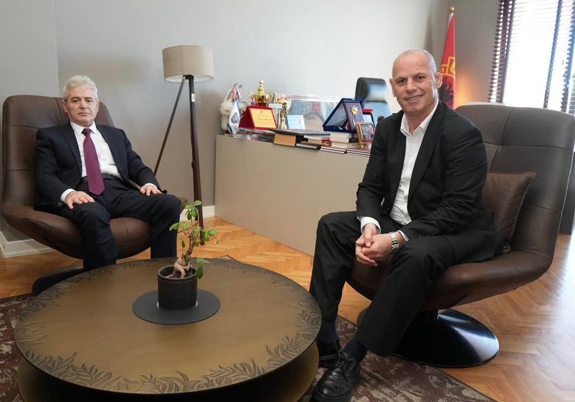 Ali Ahmeti viziton dy komunat e Drenicës  në bastionet e PDK së