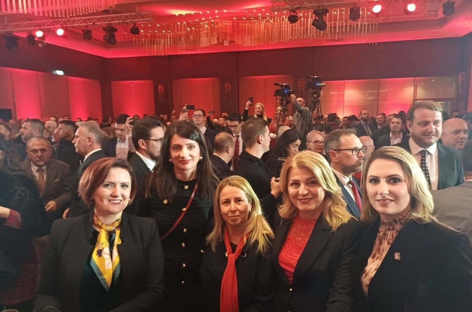 rina-ajdari-ne-pritjen-zyrtare-te-ambasadorit-meidani-per-diten-e-flamurit