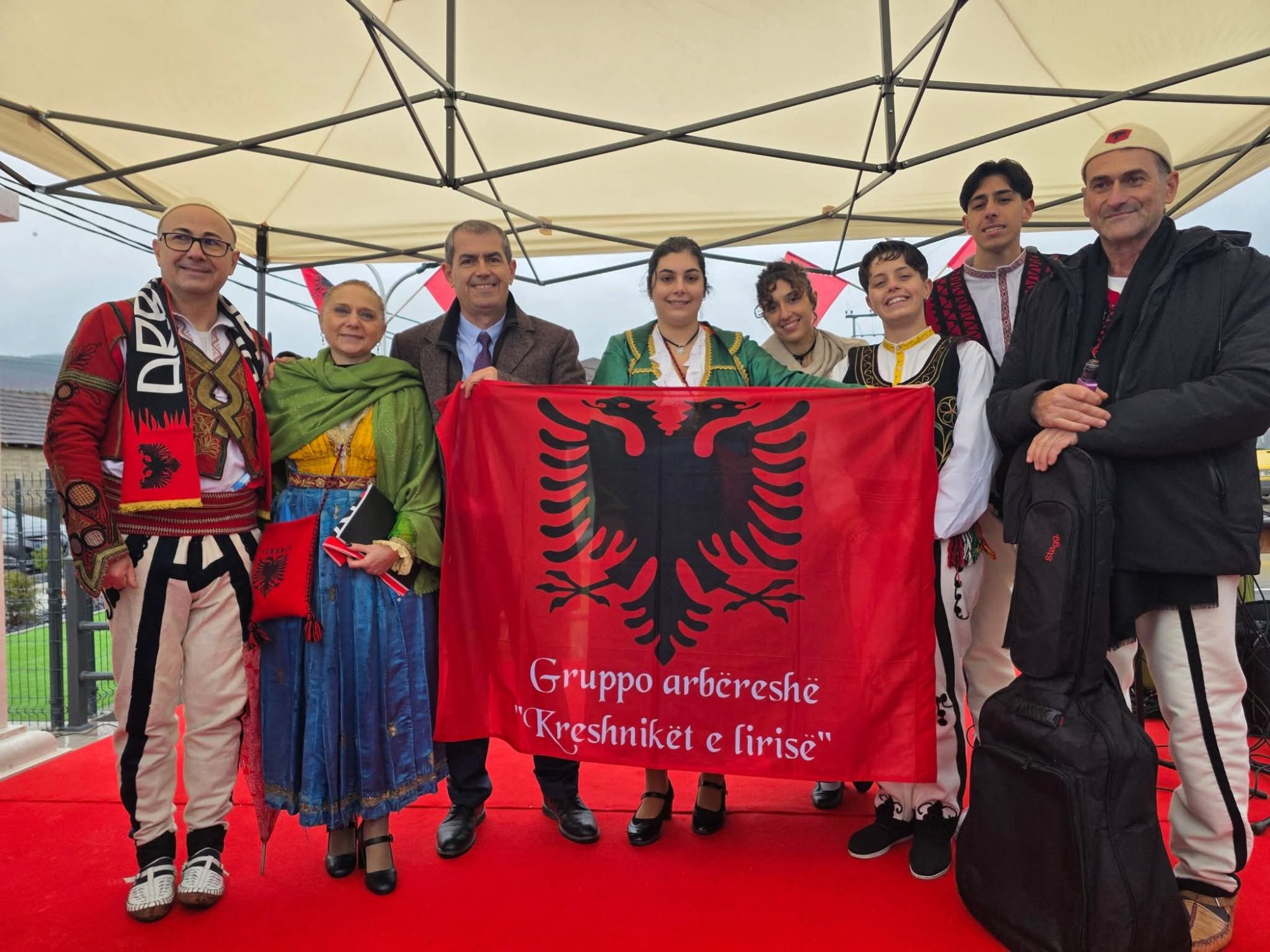 Flamuri valon  Malësia krenohet  Gjergj Prenkoçaj në ceremoninë e inagurimit të shtatores së Skënderbeut në Garanë të Kërçovës