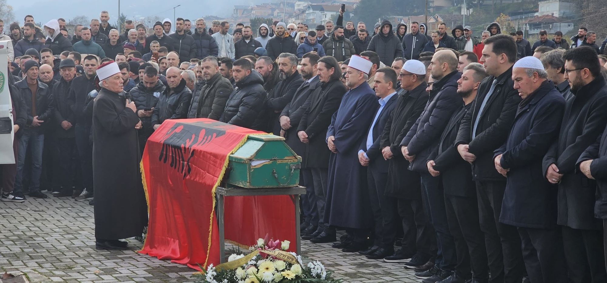 REISUL ULEMA NË VARRIMIN E ARTISTIT SHPAT KASAPI