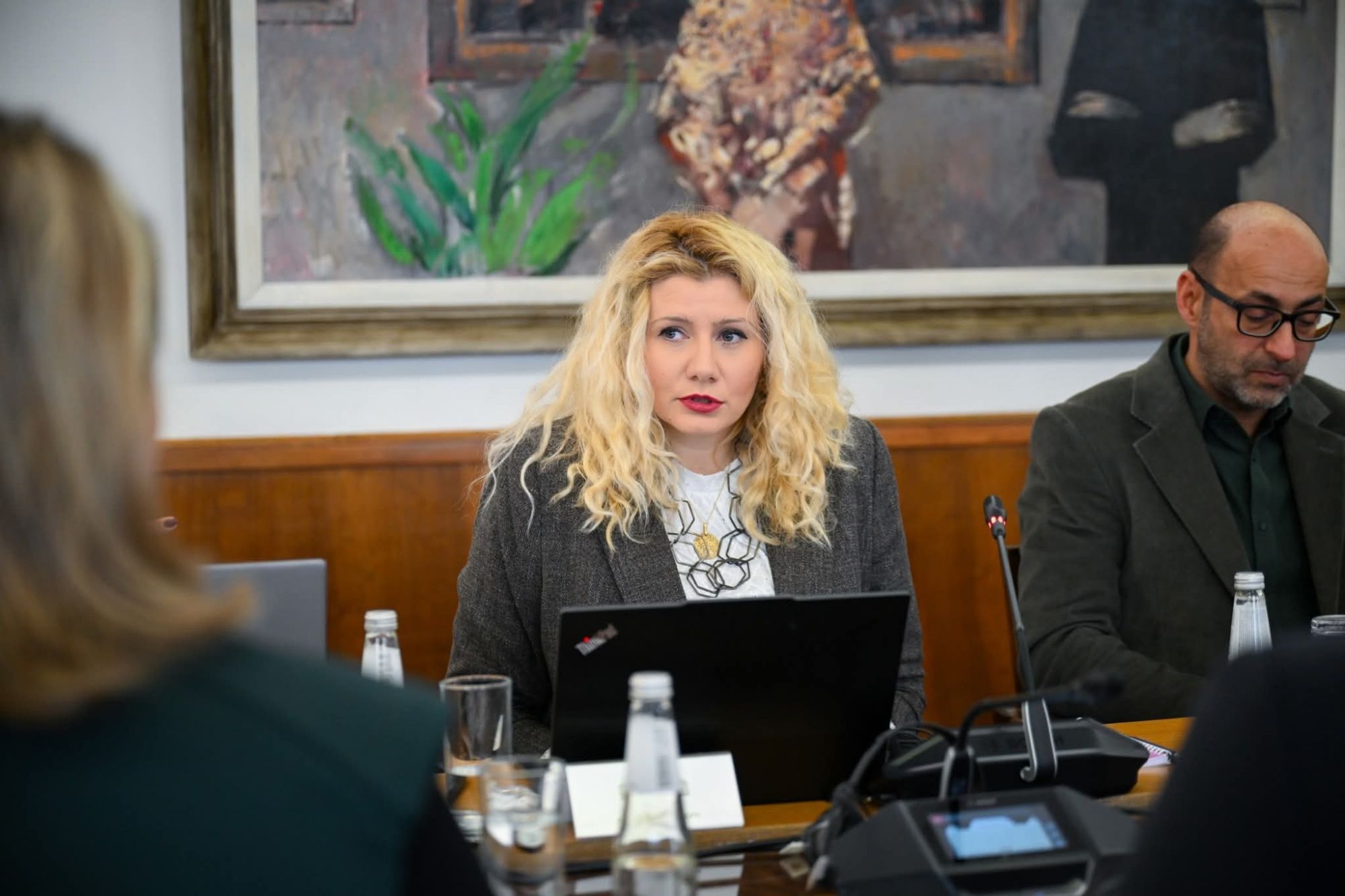 Rina Ajdari në takim me Institutin për Politikë Evropiane  Deputetët me rol kyç në forcimin e debatit publik