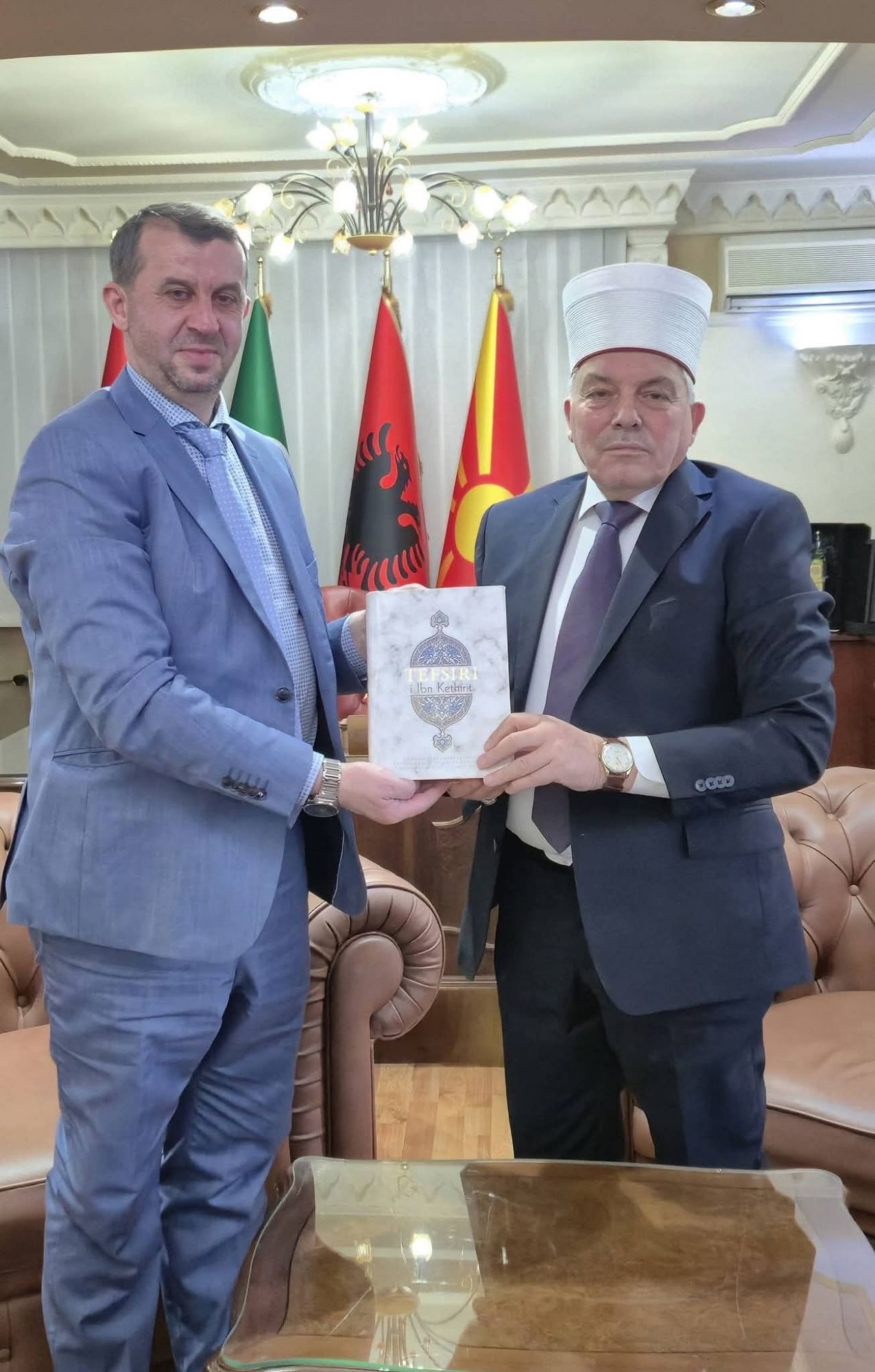 REISUL ULEMA PRITI NË TAKIM IMAMIN DHE AKTIVISTIN NË ZVICËR DOC  DR  BASHKIM EF  ALIU