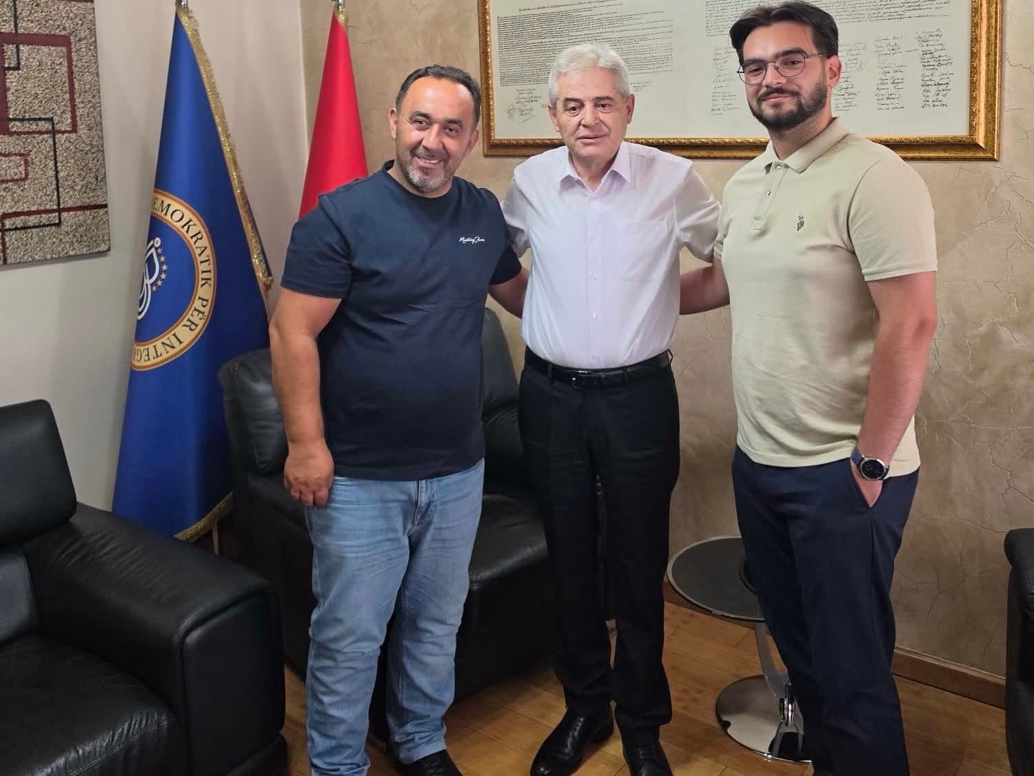Ali Ahmeti priti në selinë e BDI së të riun nga Gostivari  Naser Veliun