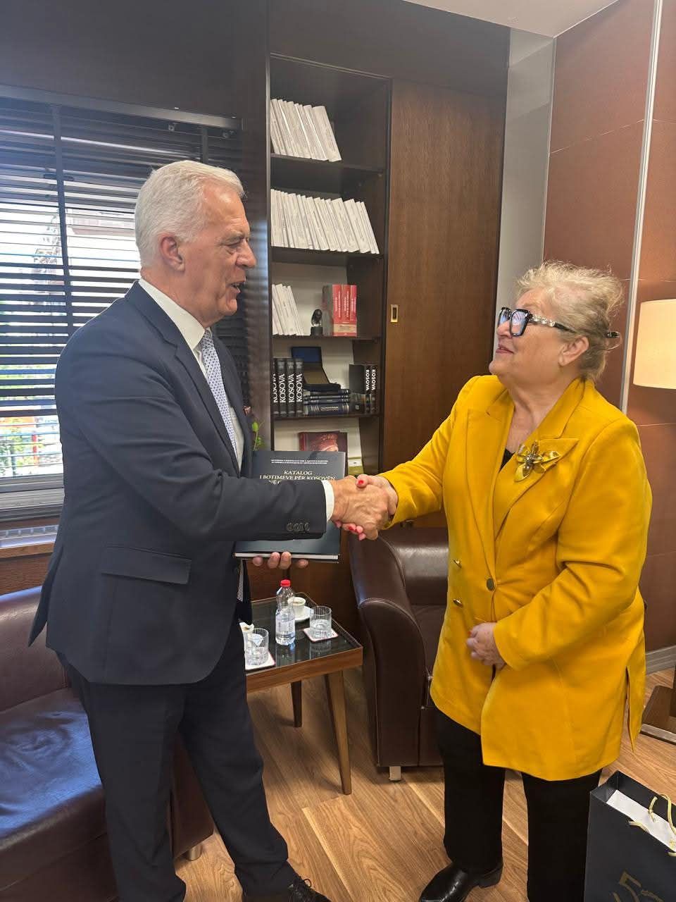 Nazmi Jakurti uron Prof  Dr  Justina Shiroka Pulën për zgjedhjen Presidente të Republikës së Kosovës