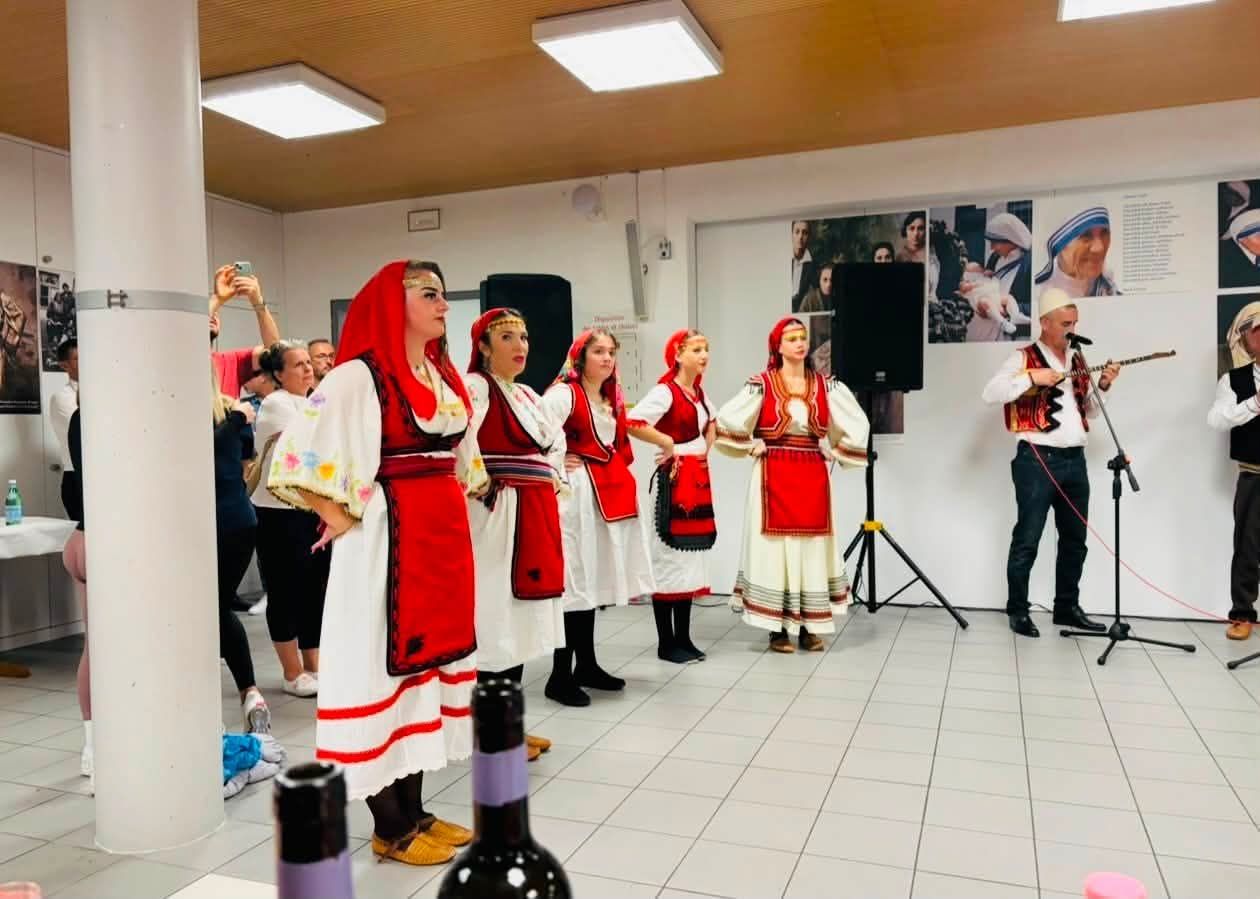 KRYETARI I FONDIT HUMANITAR  TRIESHI  NË NEW YORK  GJON GJOKAJ I PRANISHËM NË CEREMONINË KUSHTUAR SHËN NËNË TEREZËS NË LOZANË